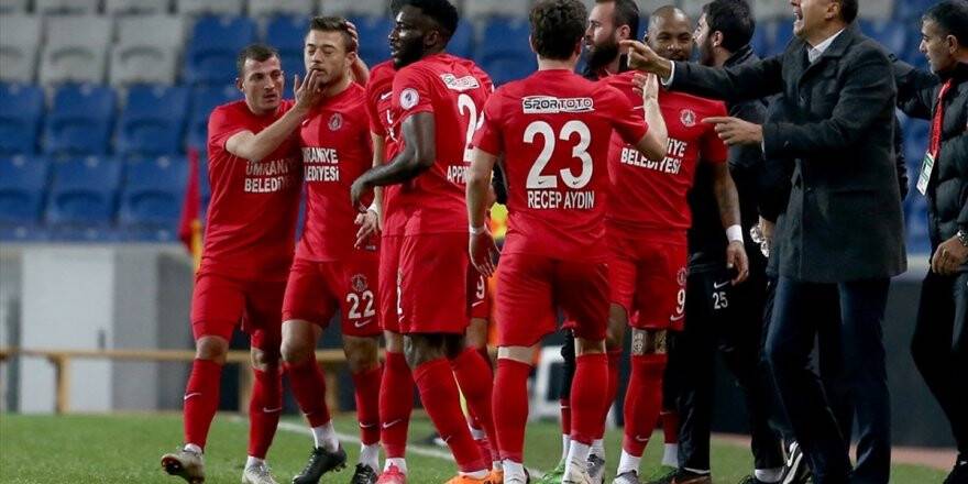 Kupada İlk Yarı Finalist Ümraniyespor