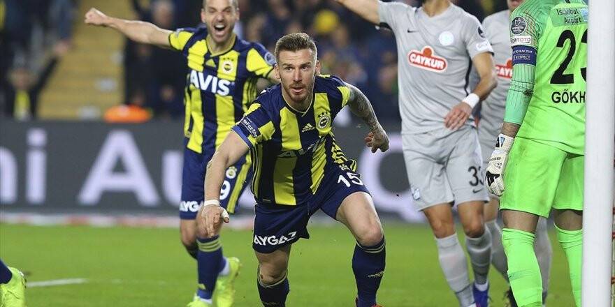 Fenerbahçe Yenileriyle Gülüyor