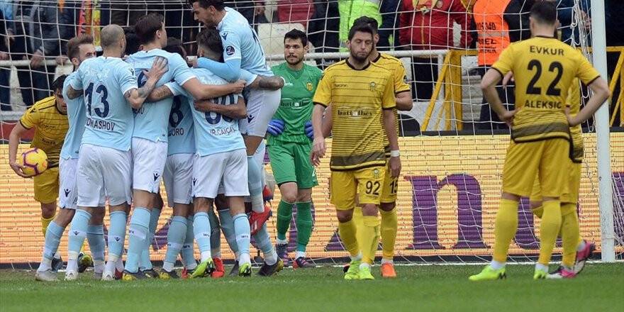 Medipol Başakşehir Şampiyonluğa Koşuyor