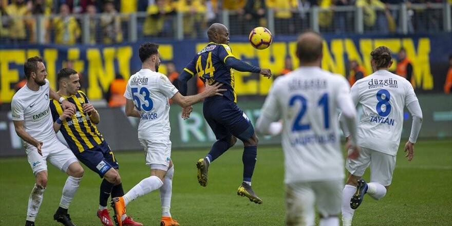 Futbolseverler Gole Doydu