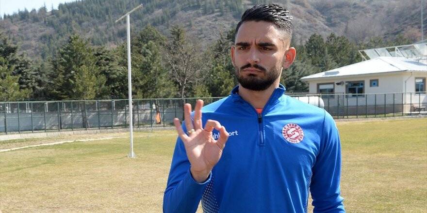 İşitme Engelli Forvet Takımın Gözdesi Oldu