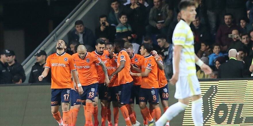 Medipol Başakşehir Fenerbahçe'yi Mağlup Etti