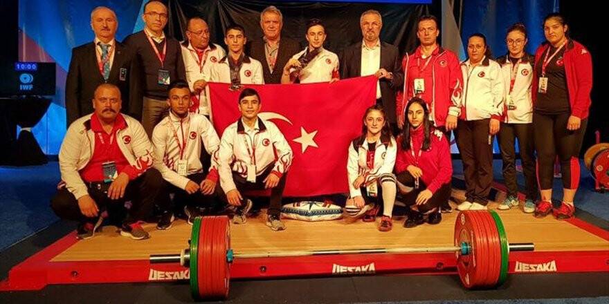 Yıldız Halterciden Dünya Şampiyonluğu