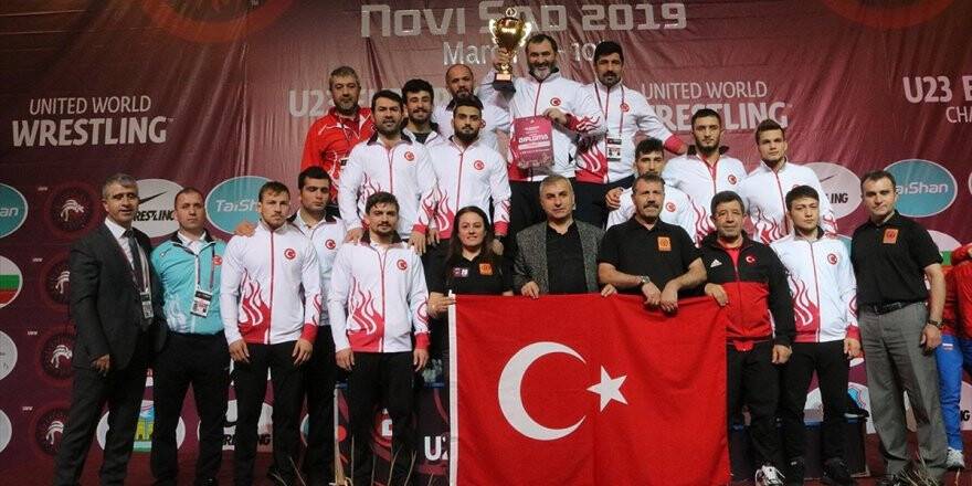 Milli Güreşçilerden Sırbistan'da 18 Madalya