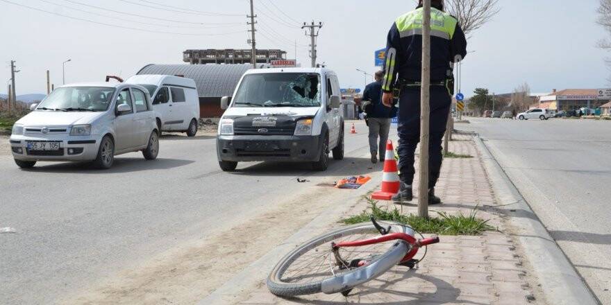 Hafif ticari aracın çarptığı bisiklet sürücüsü ağır yaralandı 