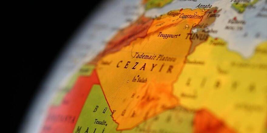 Cezayir Basınında 'Buteflika Görev Süresini Uzattı' Yorumları
