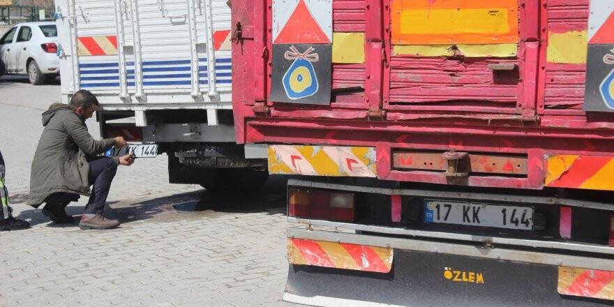 Konya'da ikiz plakalı kamyonetler yan yana yakalandı