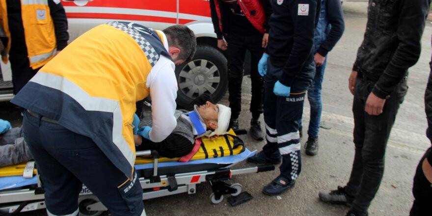 Konya'da işçi servisi ile kamyon çarpıştı: 10 yaralı