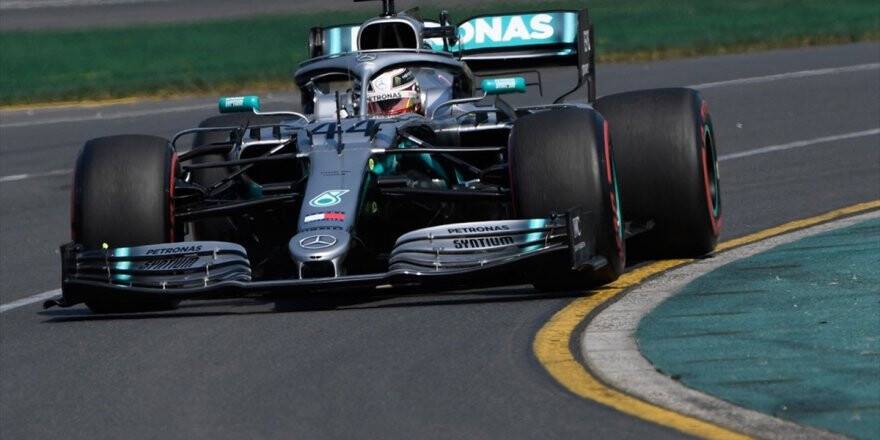 İlk Yarışta Pole Pozisyonu Hamilton'ın