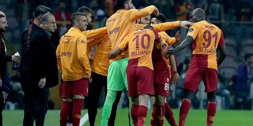 Galatasaray Geri Dönüşlerle Şampiyonluk Yarışında