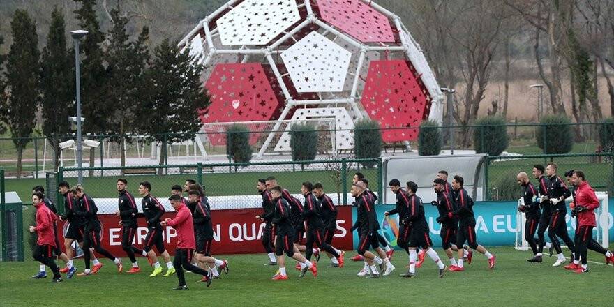 A Milli Futbol Takımı Hazırlıklarını Sürdürdü