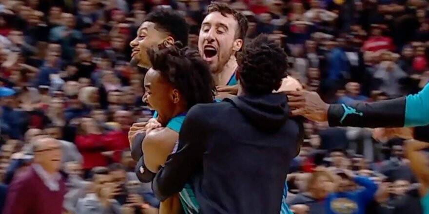Hornets Orta Sahadan Attığı Basketle Kazandı