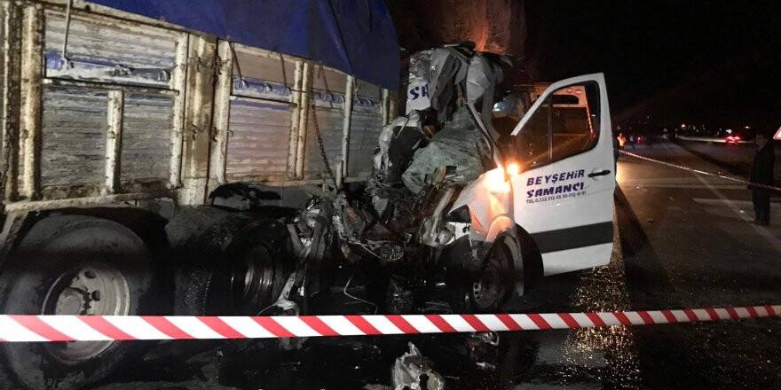 Konya'da Trafik Kazası: 2 Ölü, 13 Yaralı