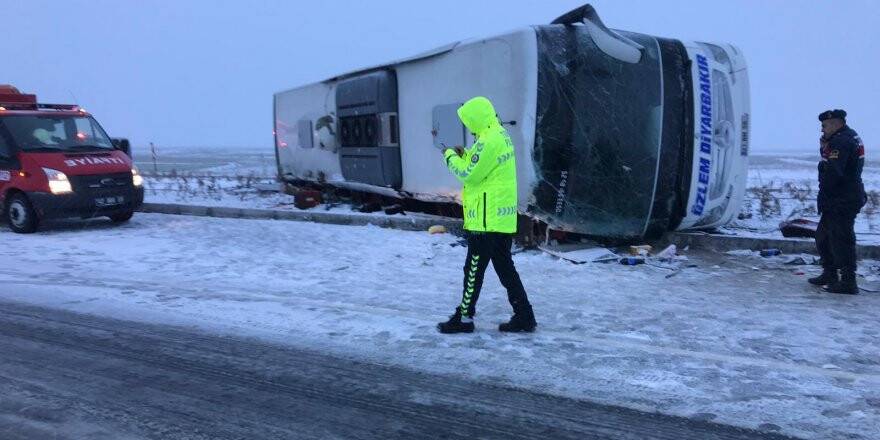 Konya'da Yolcu Otobüsü Devrildi: 1 Ölü, 17 Yaralı