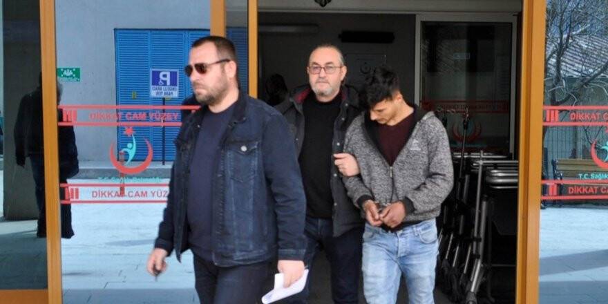 Çaldıkları motosikleti satmak isterken yakalandılar