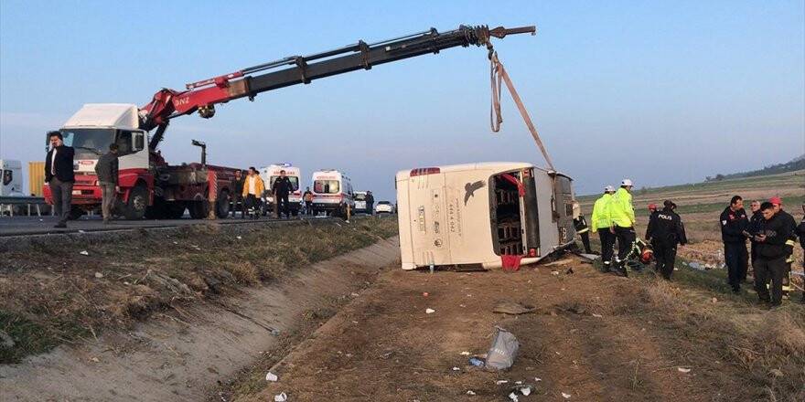 Denizli'de Yolcu Otobüsü Devrildi: 2 Ölü, 22 Yaralı