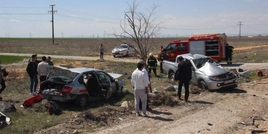 Otomobil pikaba çarptı: 1 ölü, 5 yaralı