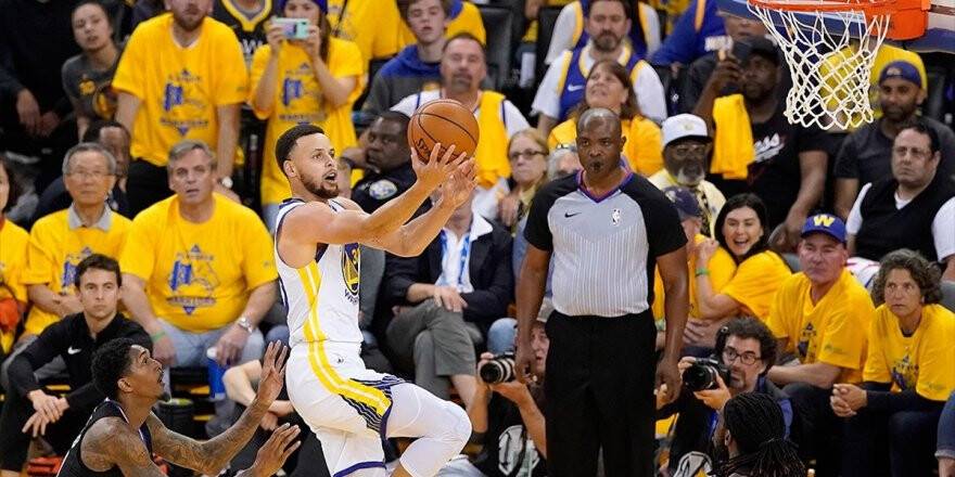 Curry Play-off'lara Rekorla Başladı