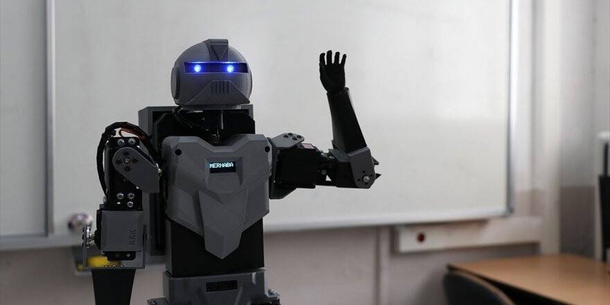 Liseliler İnsansı Robot Yaptı