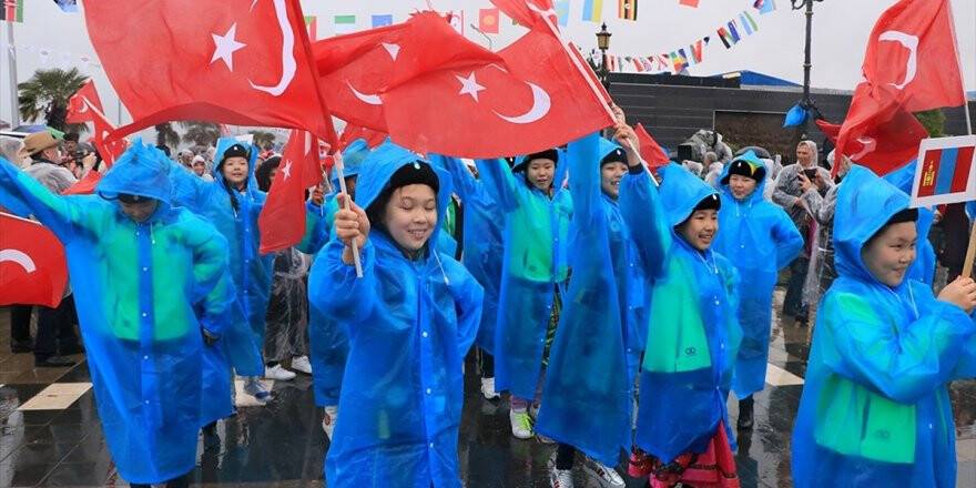 41. Uluslararası 23 Nisan Çocuk Şenliği Korteji Yapıldı