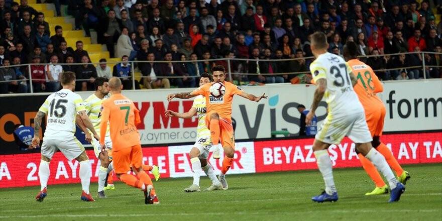 Alanyaspor Fenerbahçe'yi Tek Golle Geçti