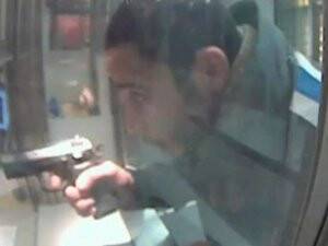 Turnikeden Biletsiz Geçmek İçin Silah Çıkardı!