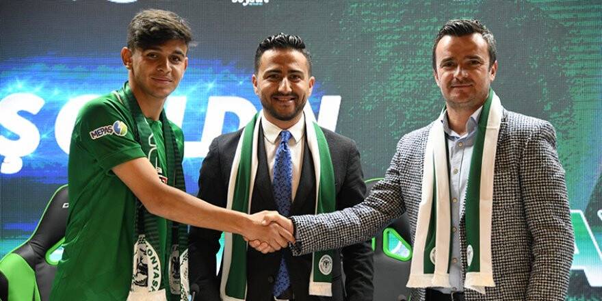 17 yaşında Konyaspor'a imza attı
