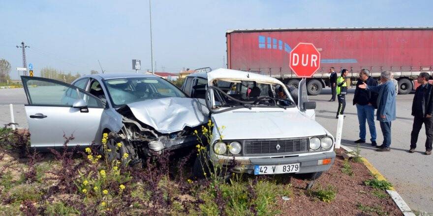Konya’da 2 otomobil çarpıştı: 6 yaralı 