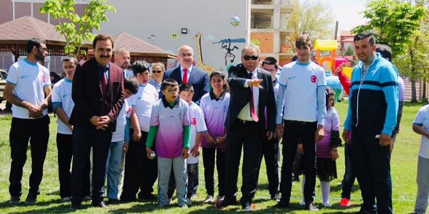 Özel öğrencileri sevindirdiler