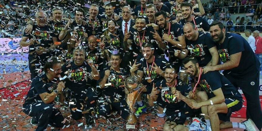 Voleybol Efeler Ligi'nde Fenerbahçe Şampiyon Oldu