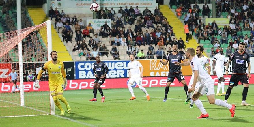 Konyaspor defansı S.O.S. verdi