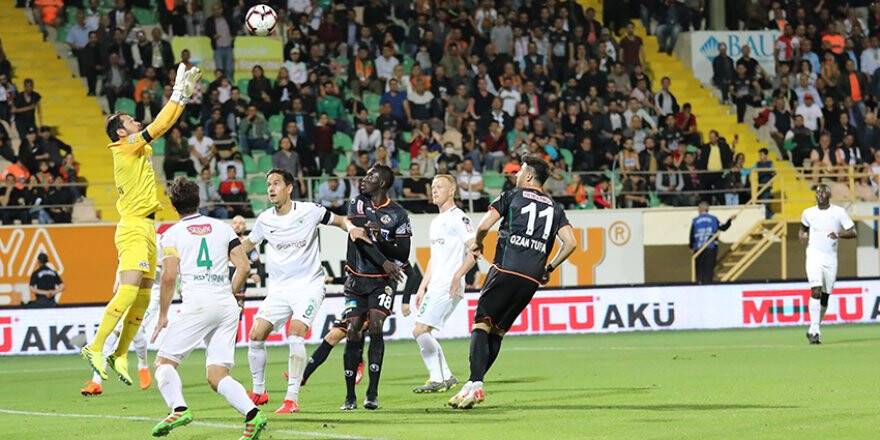 Konyaspor'da defans çöktü