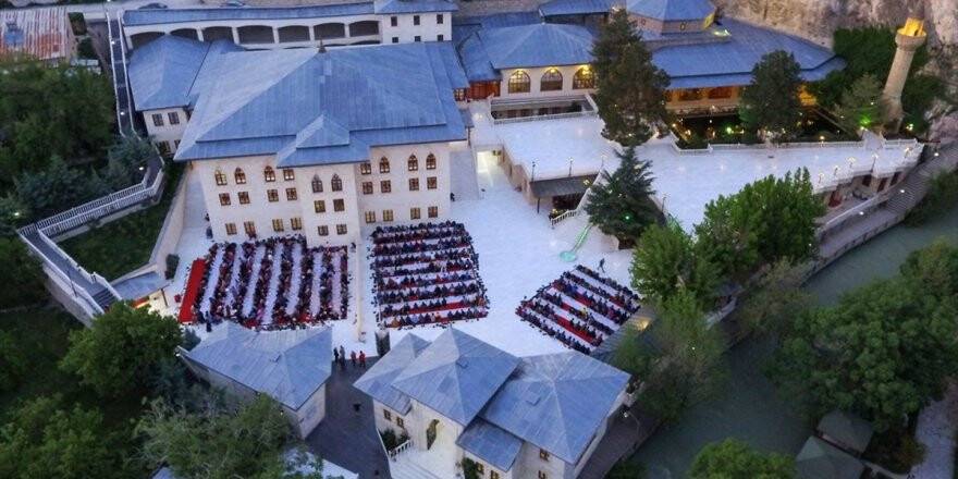 Somuncu Baba Külliyesi'nde İftar Geleneği Sürüyor