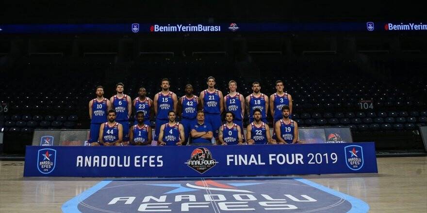 Anadolu Efes İlk Peşinde