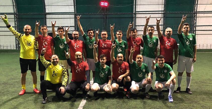 Konya Ülkü Ocakları ile MHP İl Yönetimi halı sahada buluştu