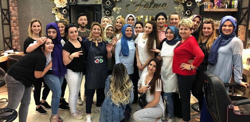 Kıvılcım Kozmetik’ten renklendirme eğitimi