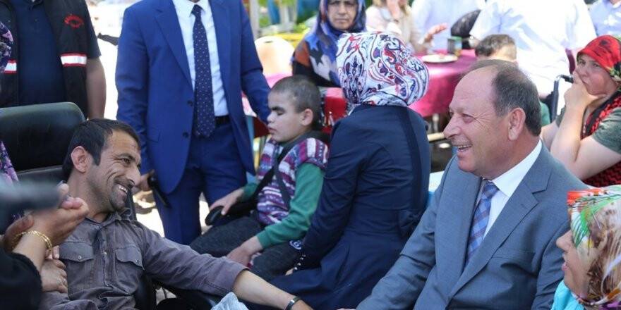 Başkan Oprukçu, engelli vatandaşlar ve aileleri ile bir araya geldi