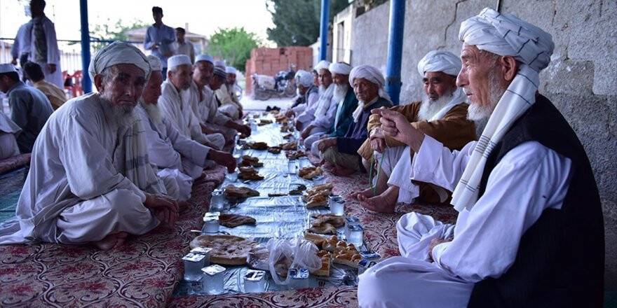 Özbek Türkleri Asırlık İftar Geleneğini Yaşatıyor