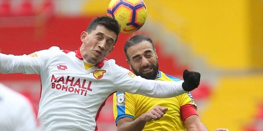 Göztepe Elinde Kalem Kağıtla Son Haftayı Bekliyor