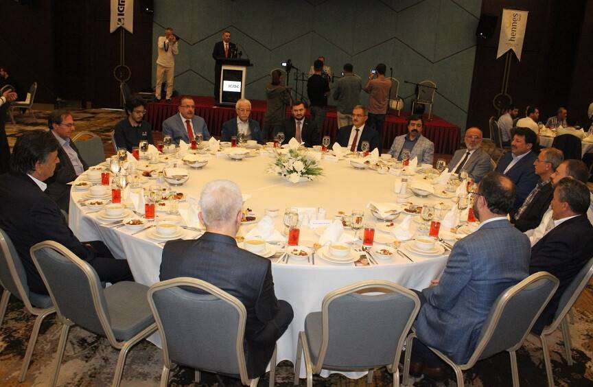 İslam Toplumu Milli Görüş Teşkilatları iftarda buluşturdu