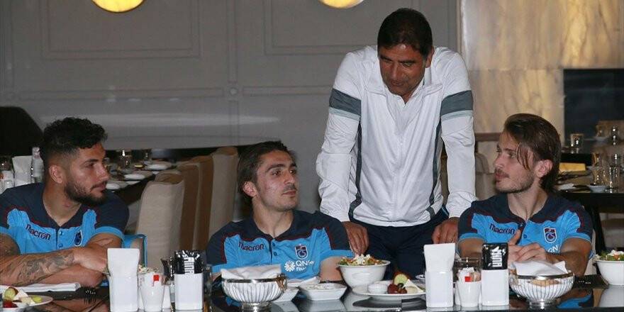 Trabzonsporlu Futbolcular İftarda Bir Araya Geldi