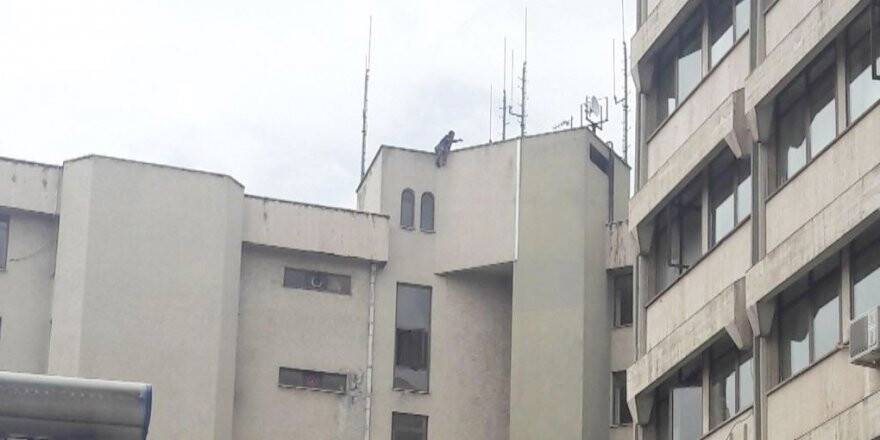İntihar için KOSKİ’nin çatısına çıktı