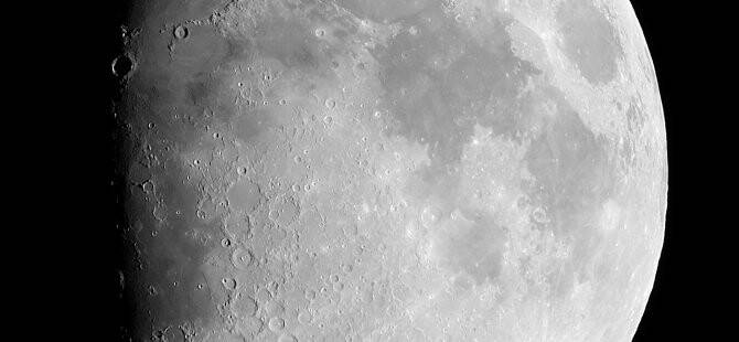 Ay'dan getirilen kamera 660 bin avroya satıldı