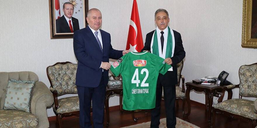 Başkan Kulluk'tan Vali Toprak'a ziyaret