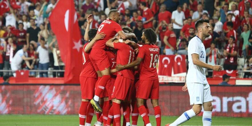 Türkiye Yunanistan'ı 2 Golle Geçti