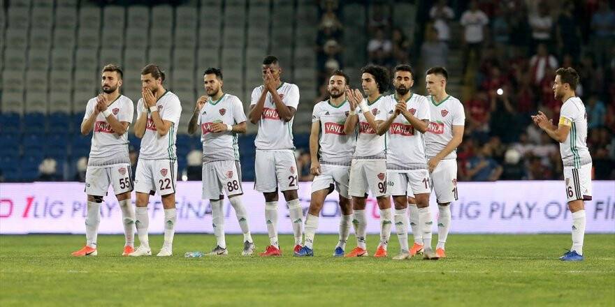 1. Lig'i Üçüncü Bitiren Yine Gülemedi