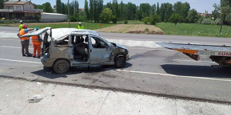 Konya’da hafif ticari araç takla attı: 5 yaralı