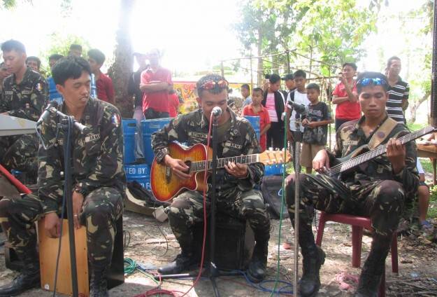 Morolu Müslümanlar barış için gün sayıyor