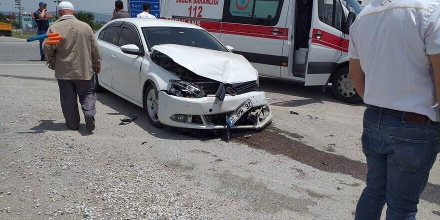 Konya'da İki Otomobil Çarpıştı: 8 Yaralı