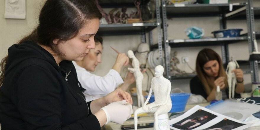 Öğrenciler Çöpü Sanata Dönüştürüyor